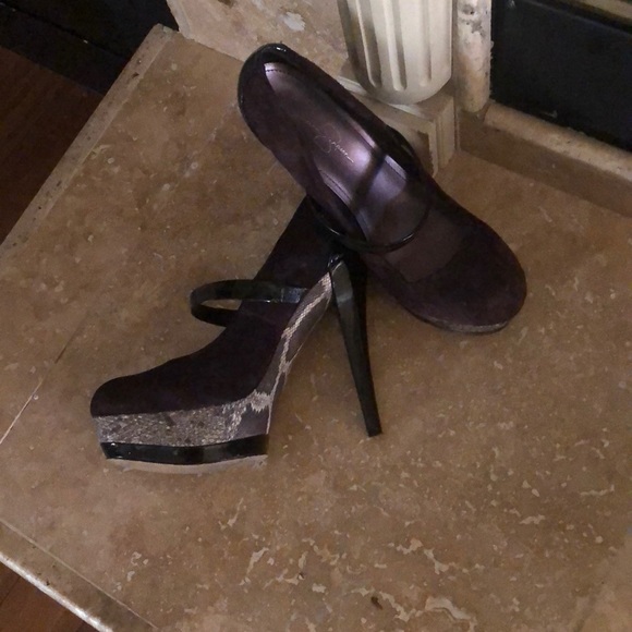 Shoes - Picture 1 of 2